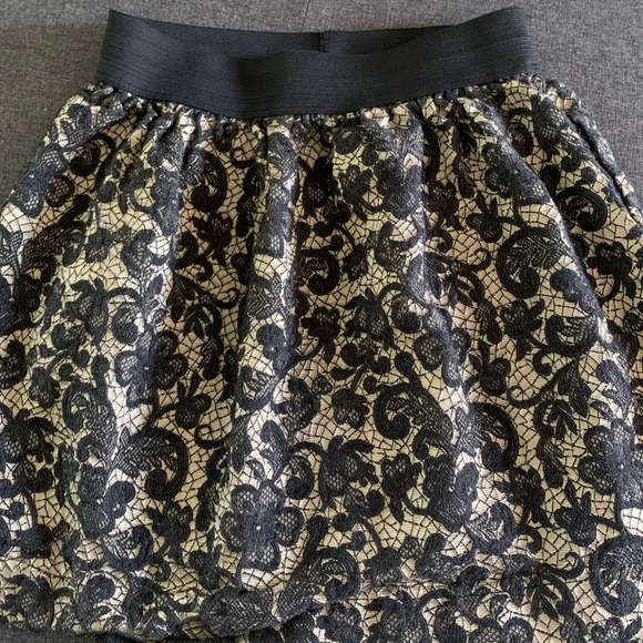 AQUA size M black and nude lace skirt , used but great condition - Picture 1 of 4